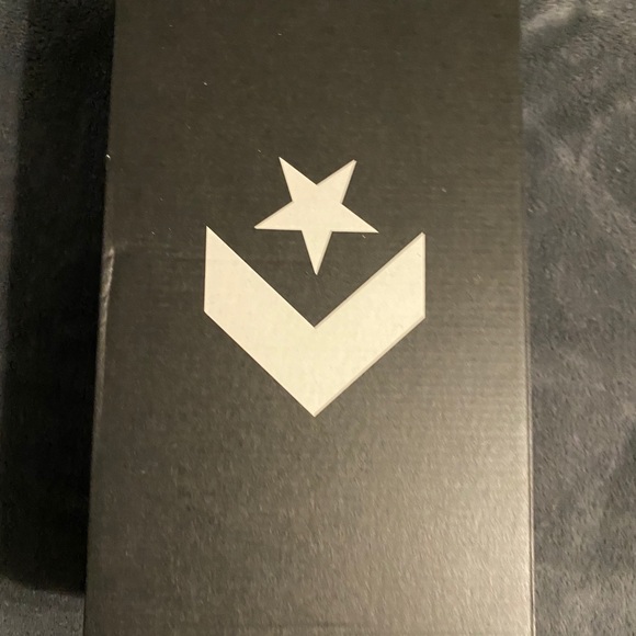 Brand new Converse - Picture 3 of 3